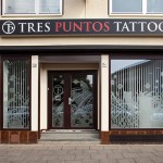 Tres Puntos Tattoo Eingang